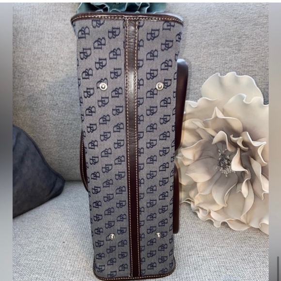 EUC. DOONEY & BOURKE BAG - Picture 7 of 8